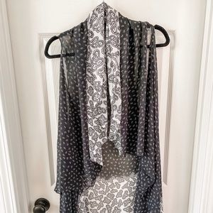 Women’s Paisley Sleeveless Kimono